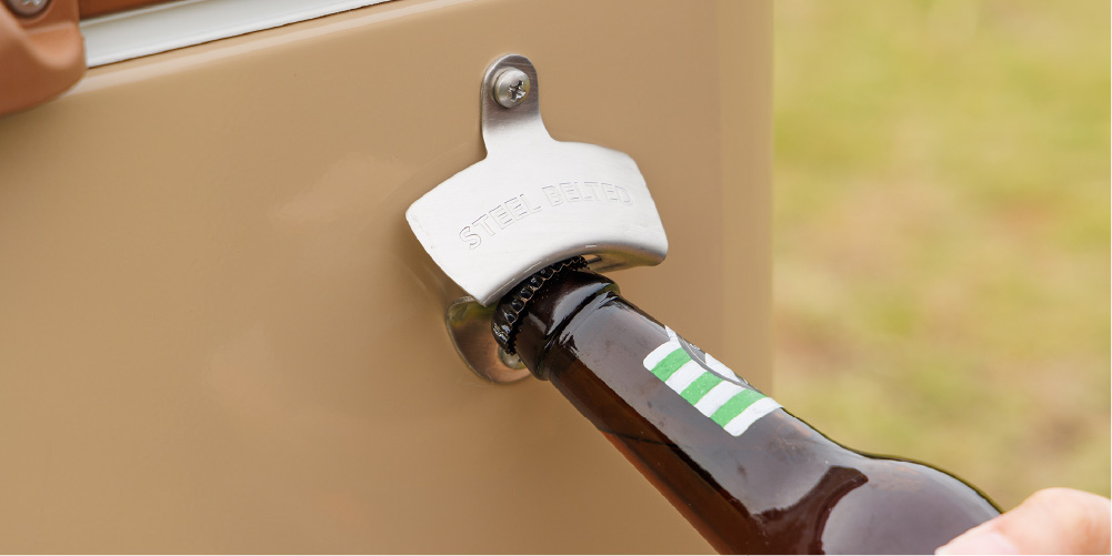 54QTスチールベルト(R)クーラー(バターナッツ)