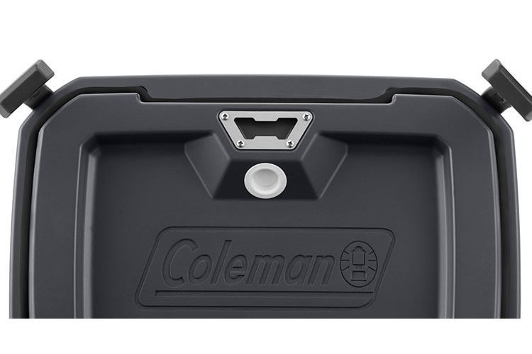 ボトルオープナー付きで栓抜きが可能