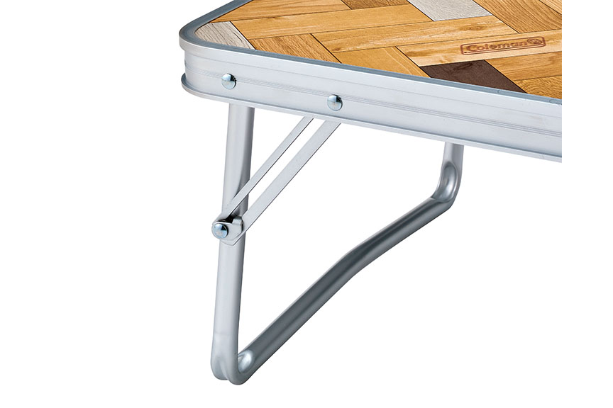 新機構のロックシステムにより簡単に脚部の固定・解除が可能