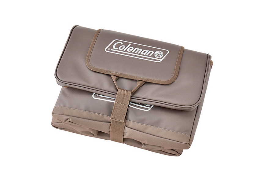 使用しない時は折りたたんでコンパクトに収納可能