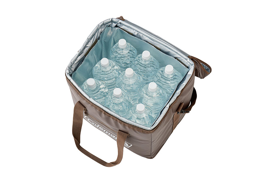 2Lペットボトルが9本収納可能