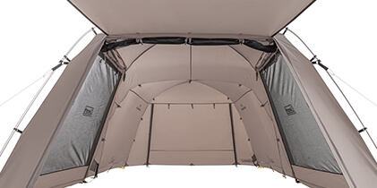 高くて広い居間空間